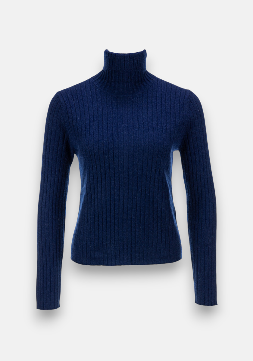 A navy blue, long-sleeved Rollkragenpullover by Princess Goes Hollywood with a geripptes Design is displayed on a white background. The fitted silhouette adds elegance, and the soft Kaschmir blend offers comfort and warmth without visible logos.
