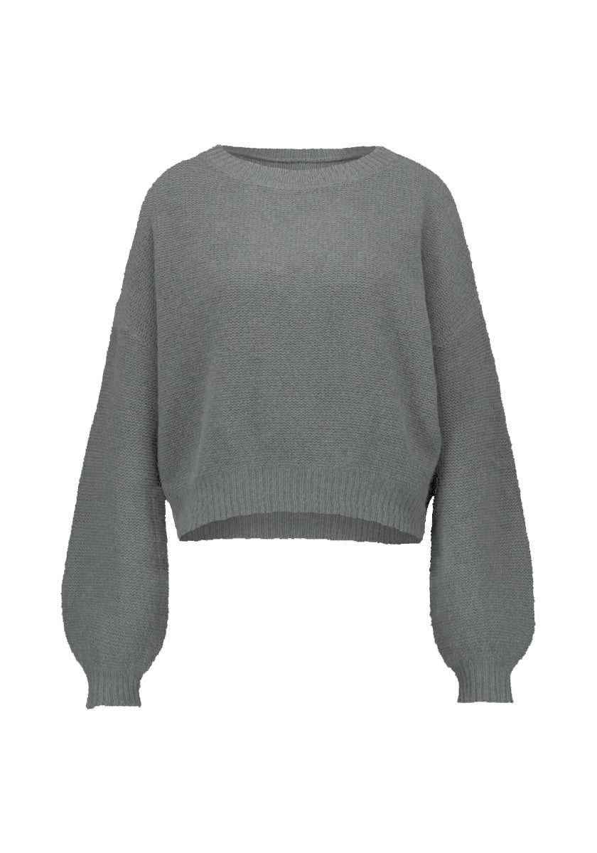 Ein schlichter, langärmeliger Kaschmir Strickpullover von Princess Goes Hollywood in Grau vor weißem Hintergrund mit Rundhalsausschnitt, überschnittenen Schultern, Ballonärmeln, gerippten Bündchen und geripptem Saum.