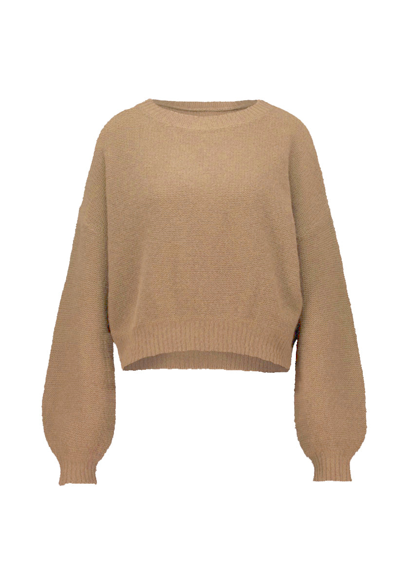 Beigefarbener Kaschmir Strickpullover von Princess Goes Hollywood mit folgenden Eigenschaften: lockere Passform, überschnittene Schultern, gerippte Bündchen und Saum, Rundhalsausschnitt und leicht ballonförmige Ärmel. Abgebildet auf einem einfarbig weißen Hintergrund.