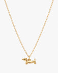 Eine feine Goldkette von Princess Goes Hollywood besticht durch einen glänzenden, minimalistischen Dackel-Anhänger aus Edelstahl. Der glatte Dackel-Anhänger ist perfekt für Tierliebhaber und hebt sich besonders gut von einem schlichten weißen Hintergrund ab.