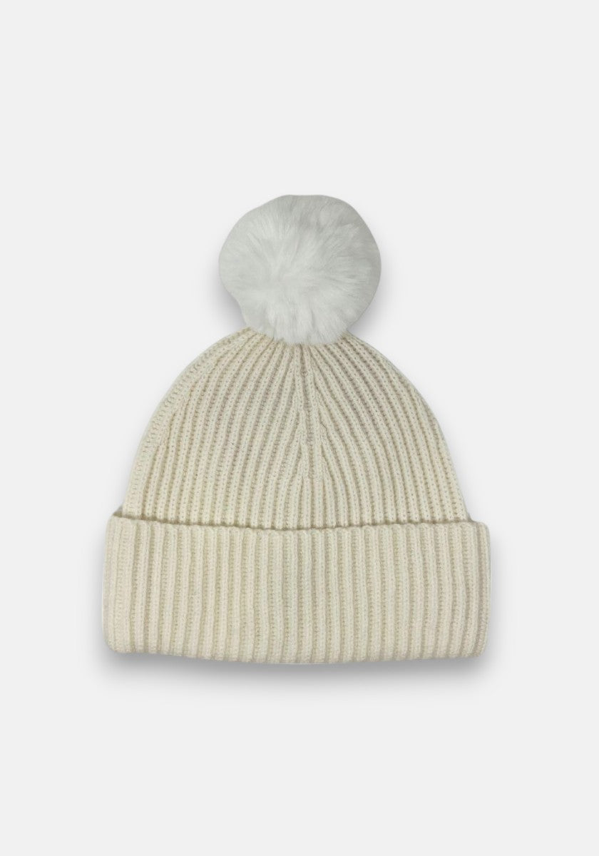 A cream-colored Rippstrick beanie by Princess Goes Hollywood features a folded brim and a large, fluffy white pom-pom on top. The Wolle Kaschmir Mütze is displayed against a plain white background.