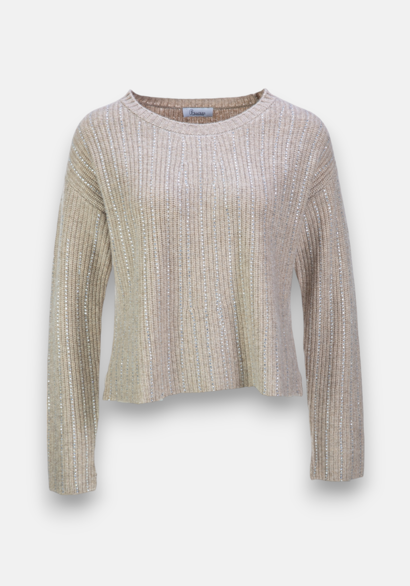 Beiger, gerippter Pullover aus Wolle und Kaschmir von Princess Goes Hollywood mit dezentem Metallic-Glanz, entspanntem Schnitt, Rundhalsausschnitt und weiten Ärmeln. Präsentiert vor schlichtem, weißem Hintergrund.