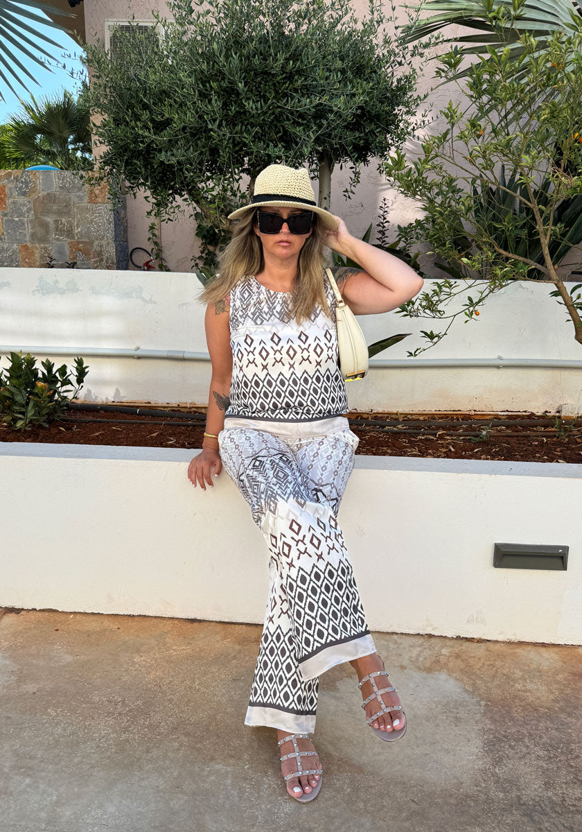 Pants with geometric print