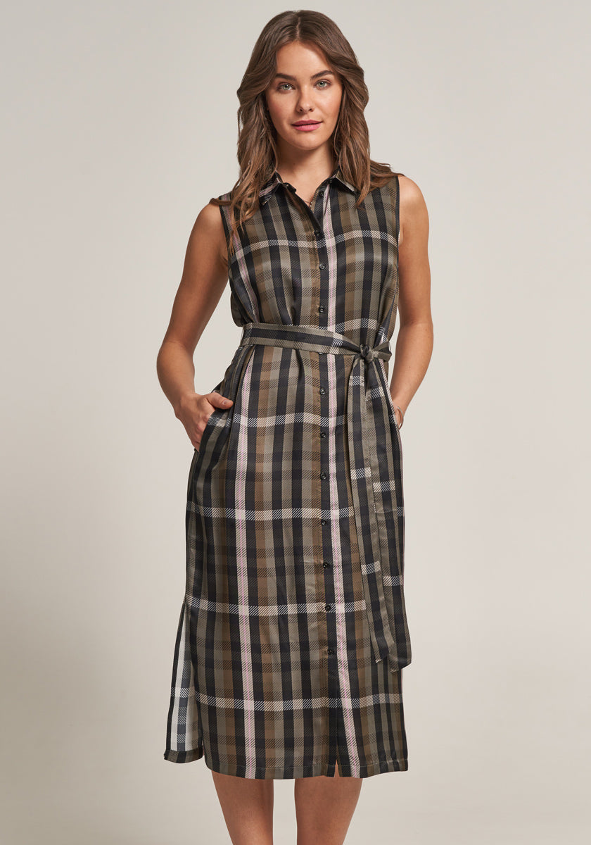 A woman faces forward in a sleeveless Midikleid by Princess Goes Hollywood, with Hemdkragen, Karoprint in brown, black, white & pink. The belted dress has side pockets and wavy brown hair against a neutral background.