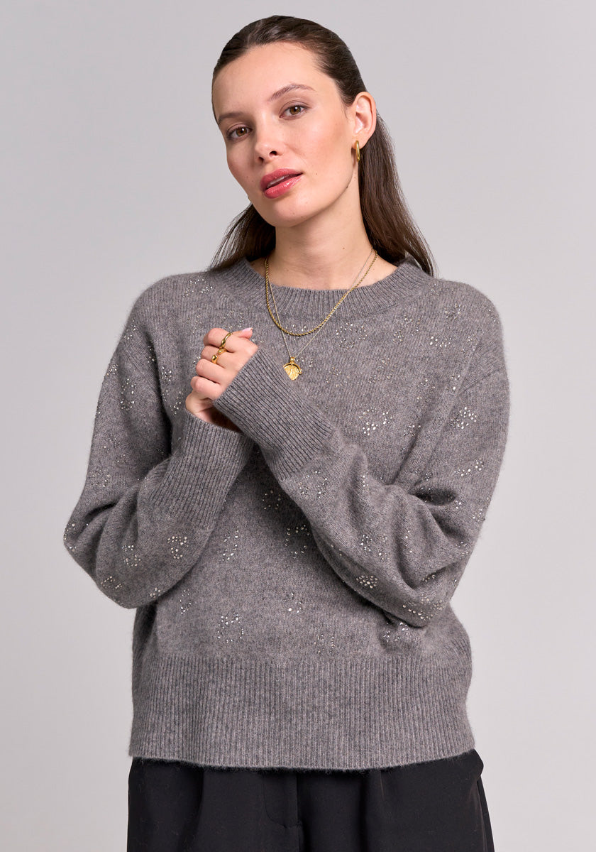 Grey oversize sweater with leopard rhinestone decoration