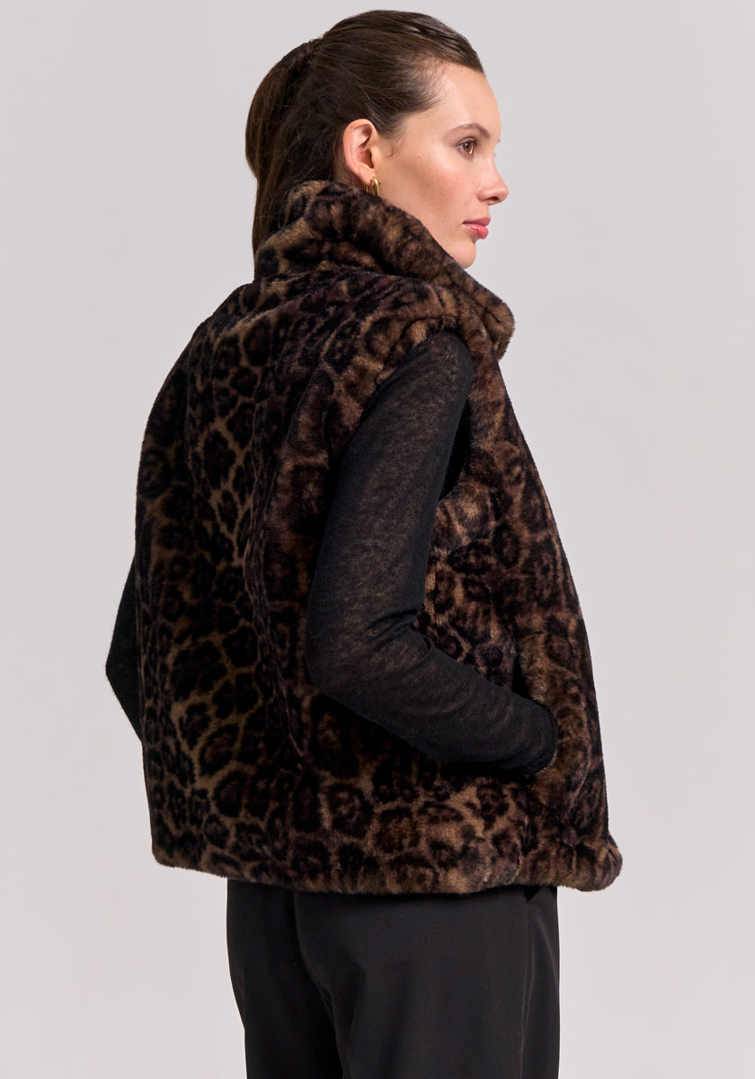 Fluffy vest with leopard print