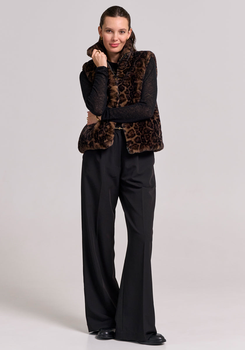 Fluffy vest with leopard print