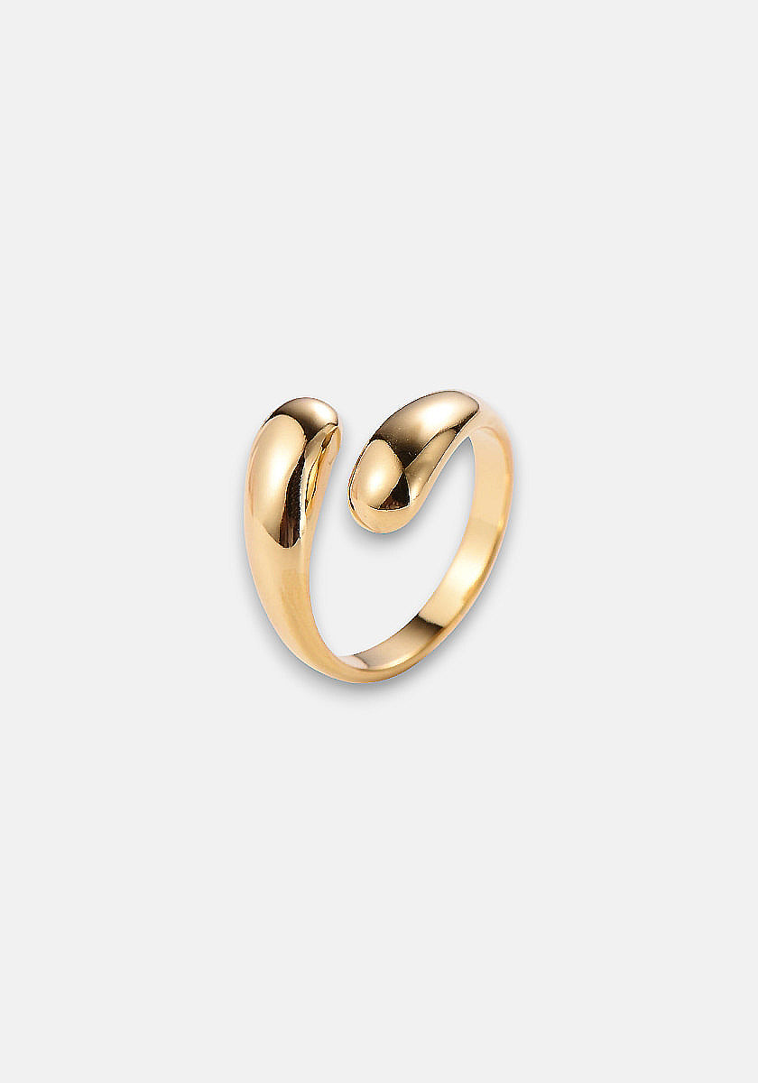 The Vergoldeter Ring in Tropfenform by Princess Goes Hollywood features an open, gold 18K vergoldet design crafted from Edelstahl 304, with two smooth rounded ends curving elegantly on a light gray background.