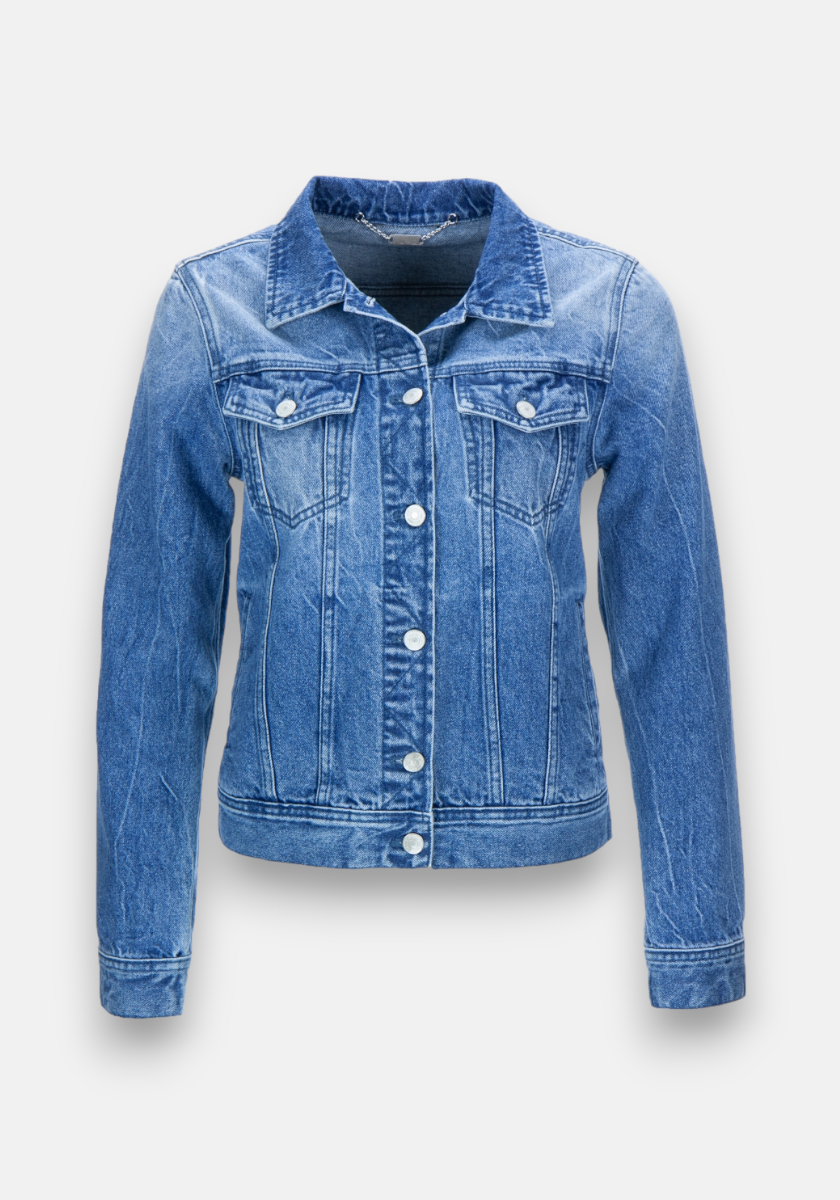 The Princess Goes Hollywood blue denim jacket is made from Baumwolle, with long sleeves, a Hemdkragen, button-down front, two buttoned Brusttaschen, and faded wrinkled details for a worn-in look. Shown on a plain white background.