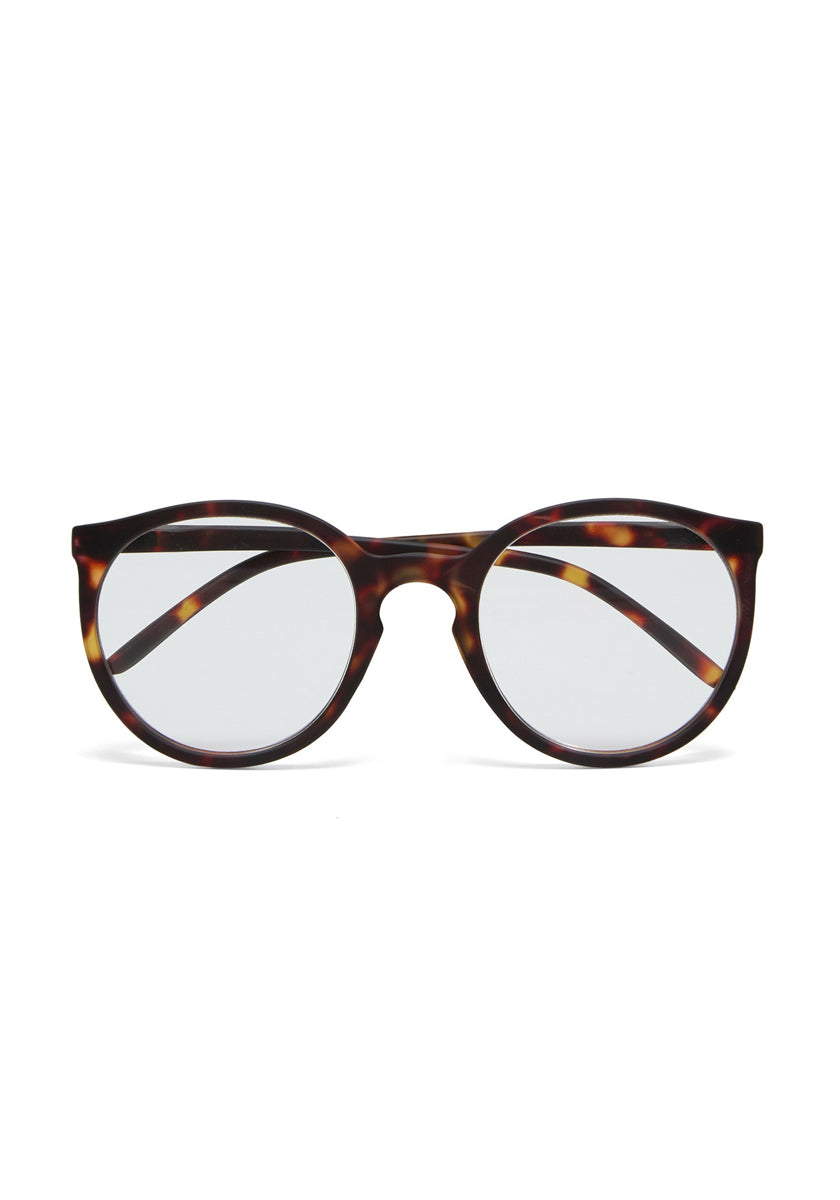 A pair of Okkia round eyeglasses with clear lenses and a dark brown Schildpattmuster frame, highlighted by subtle lighter brown and amber spots, is centered against a plain white background.