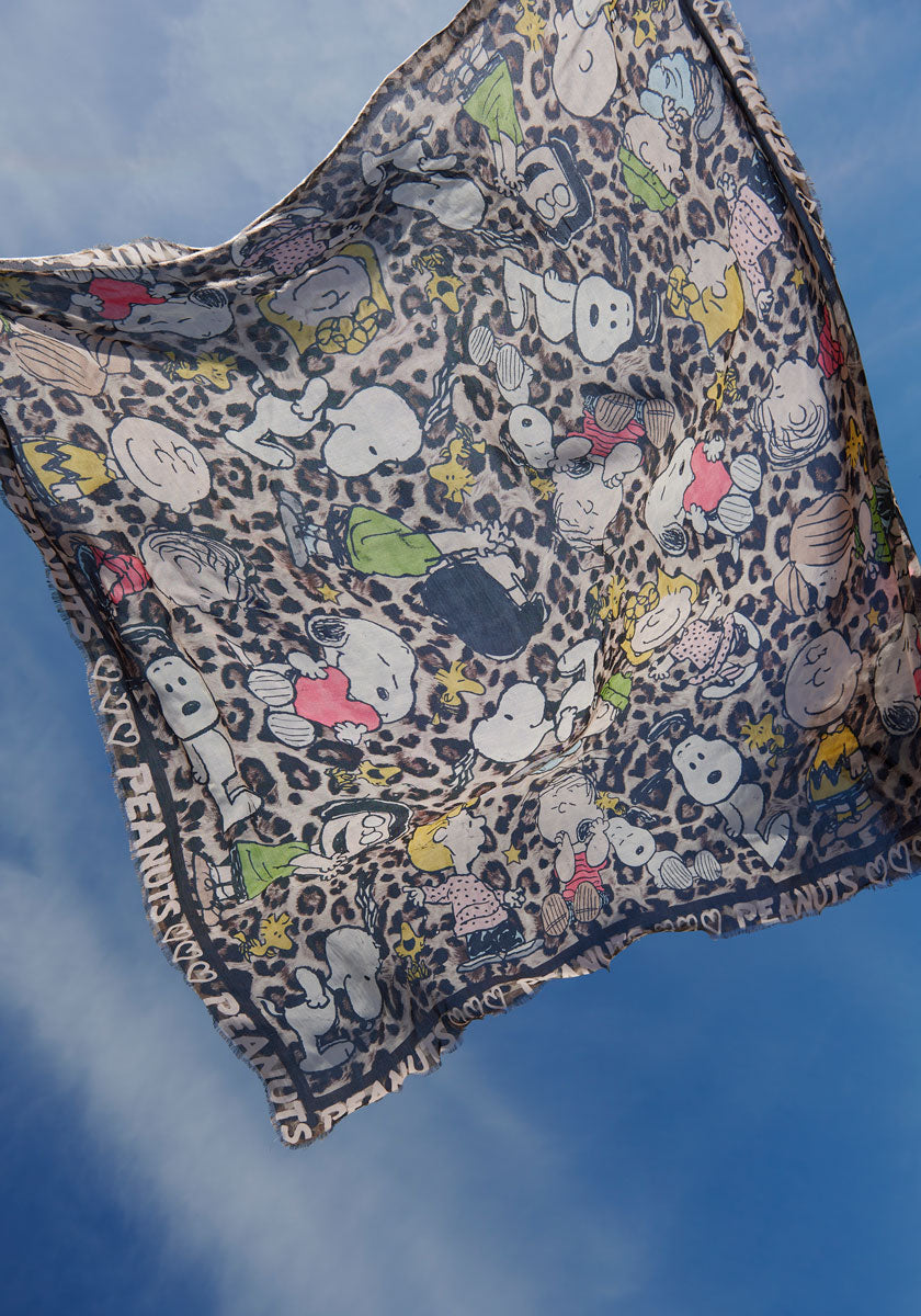 Scarf Snoopy Leopard