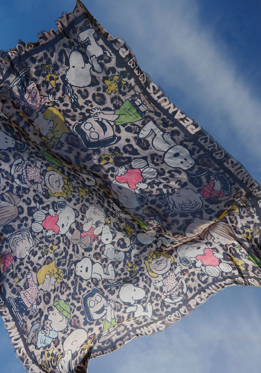 Scarf Snoopy Leopard