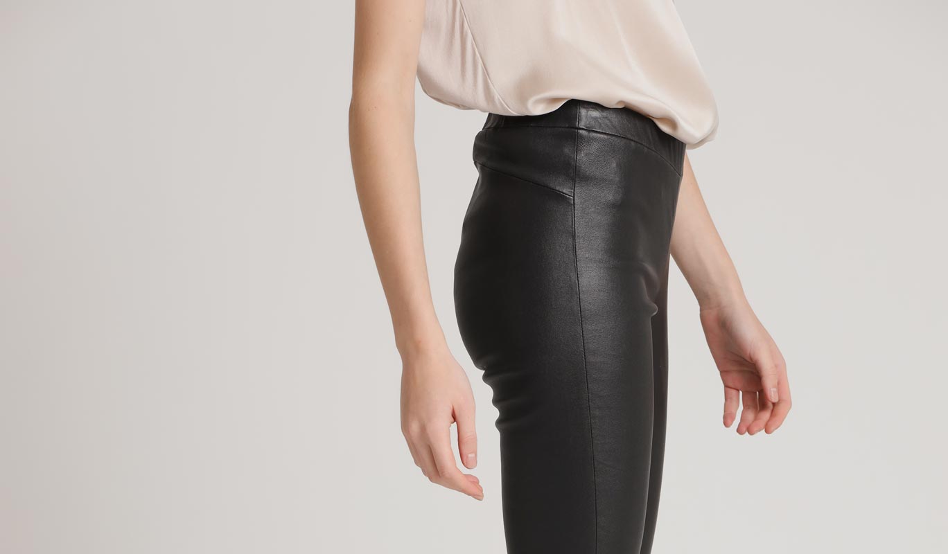 Leder-Leggings für jedes Alter – So stylst du den bequemen Allrounder