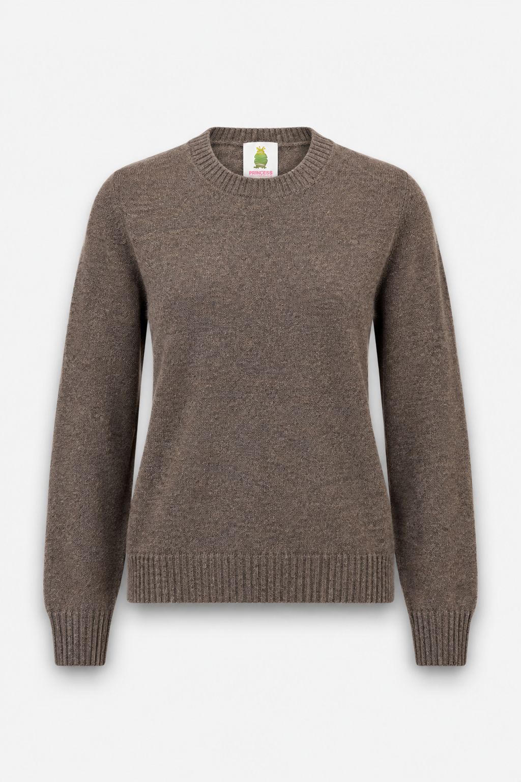 Ein brauner Kaschmirpullover mit Rundhalsausschnitt aus strukturiertem Strickstoff. Er hat lange Ärmel mit gerippten Bündchen und einen gerippten Saum, die sich von einem schlichten, hellen Hintergrund abheben.