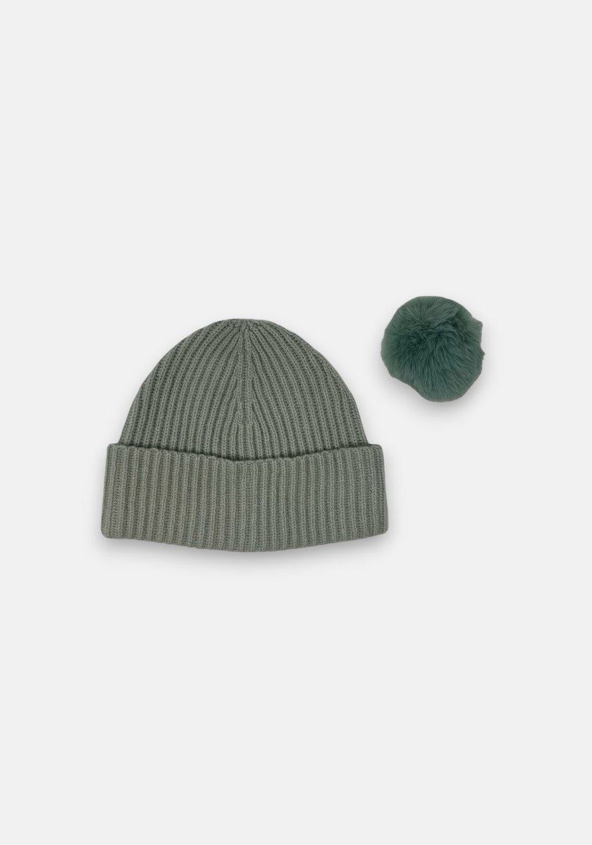 Stay cozy with the Princess Goes Hollywood Rippstrick knit hat, featuring a fluffy Bommel and crafted from soft Kaschmir wool for ultimate comfort.