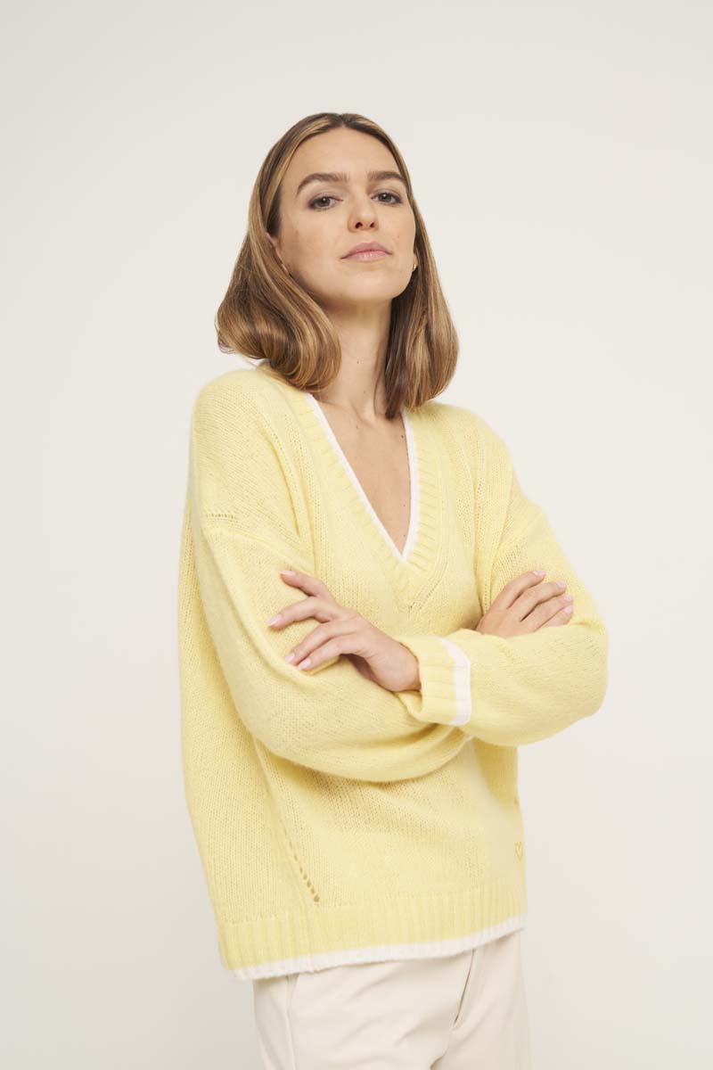 V-neck sweater with contrast and eyelet knit