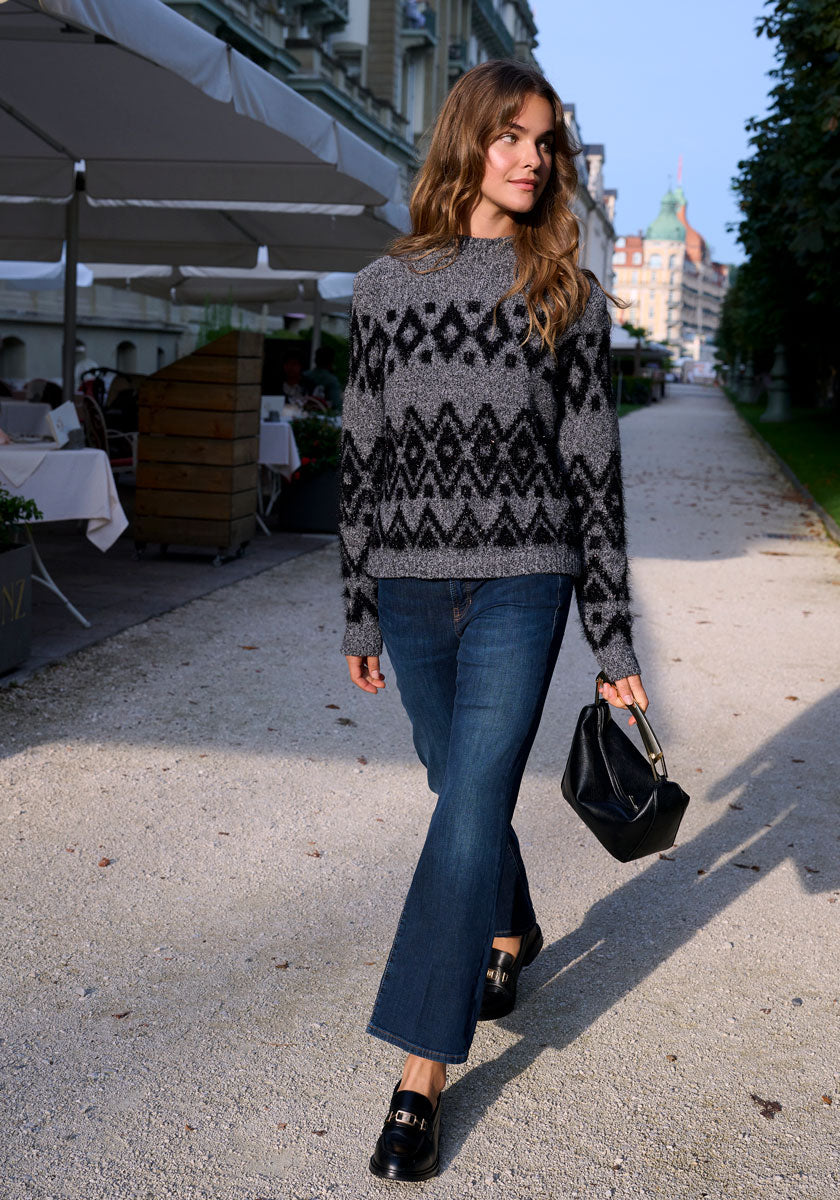 Jacquard sweater with geometric pattern