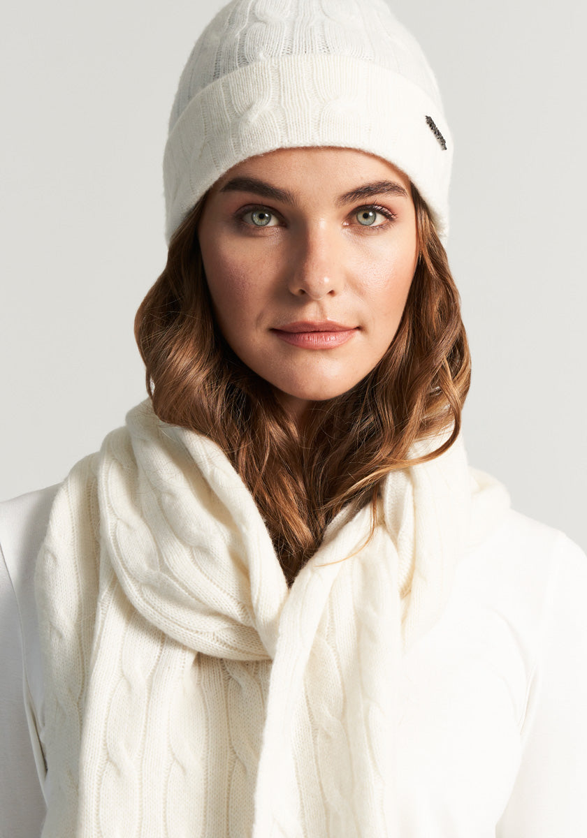 Bonnet en tricot torsadé