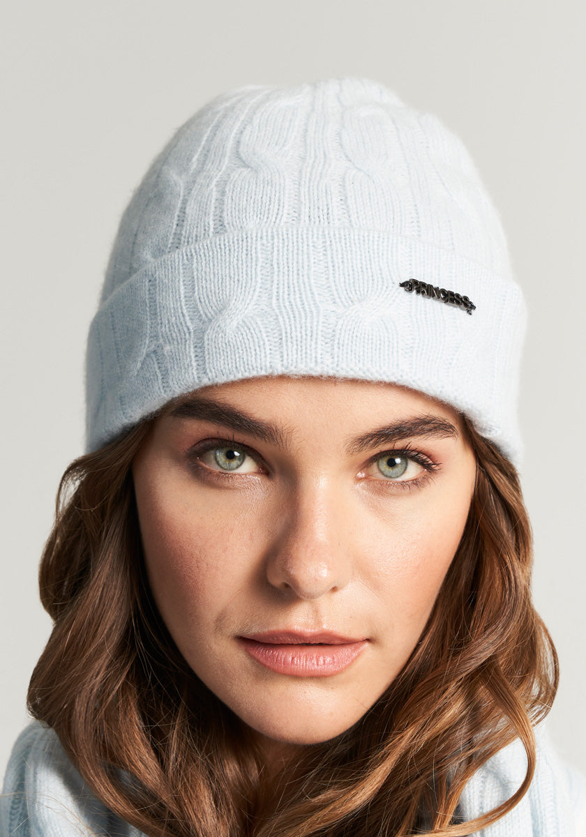 Bonnet en tricot torsadé