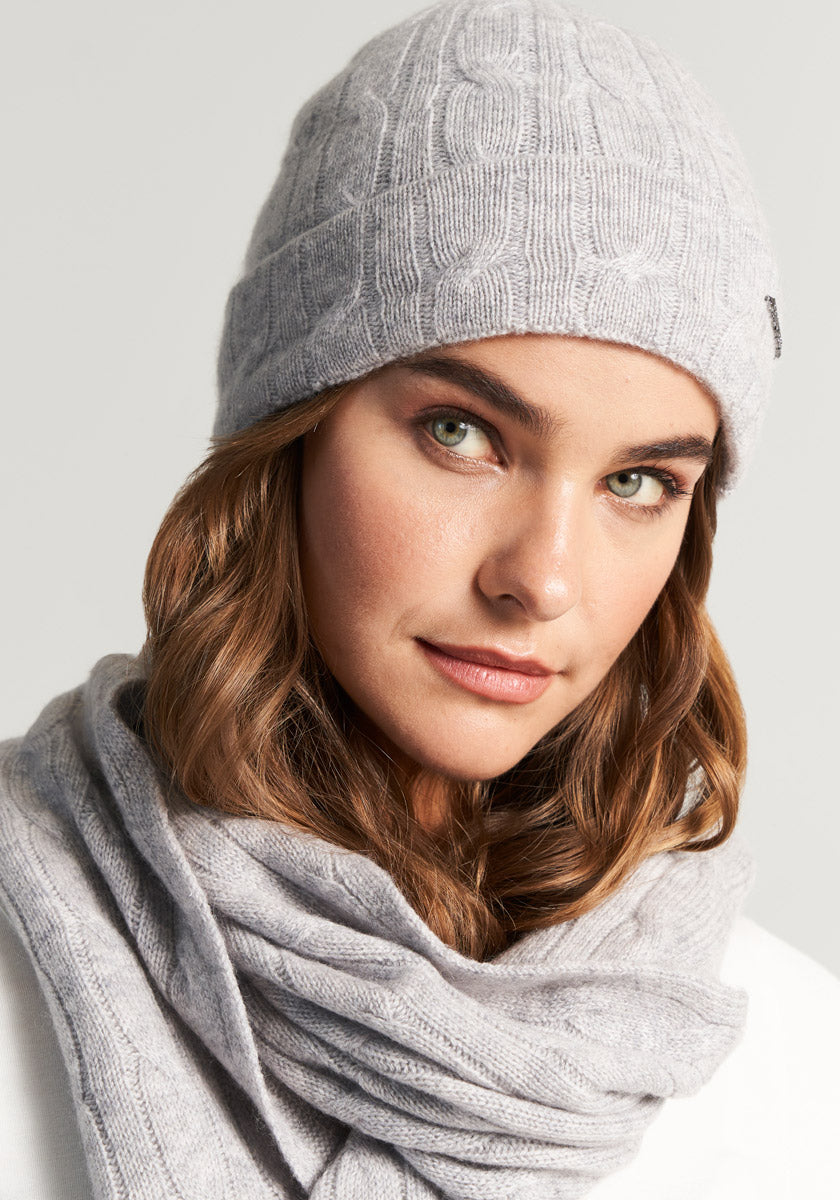 Bonnet en tricot torsadé