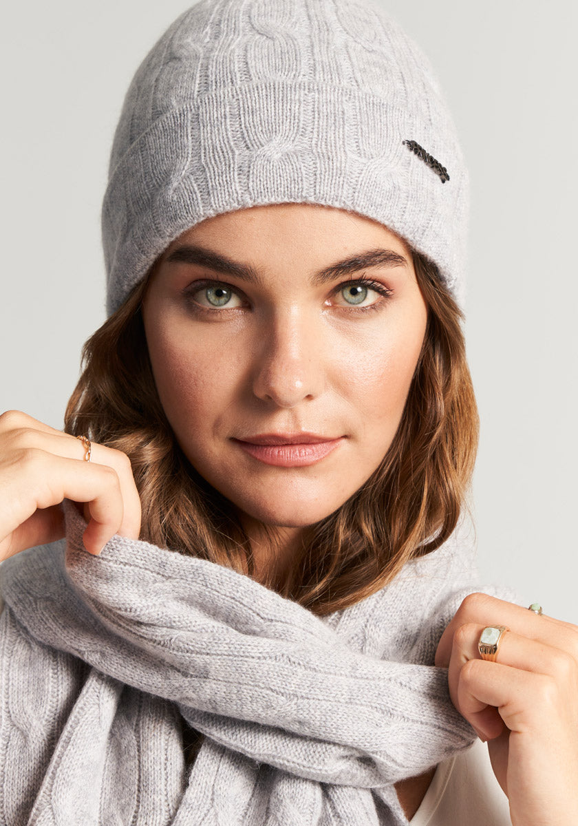 Bonnet en tricot torsadé