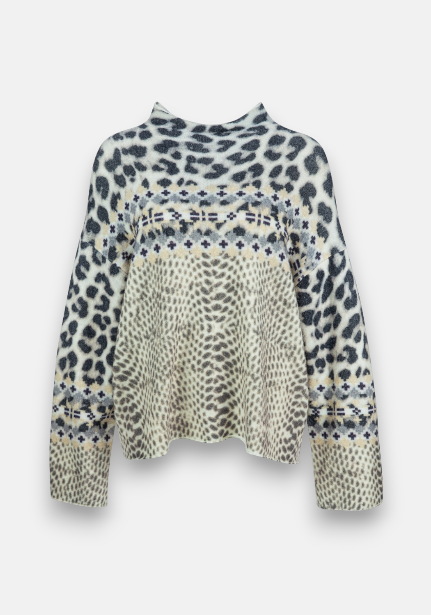 Knitted sweater with leopard patch