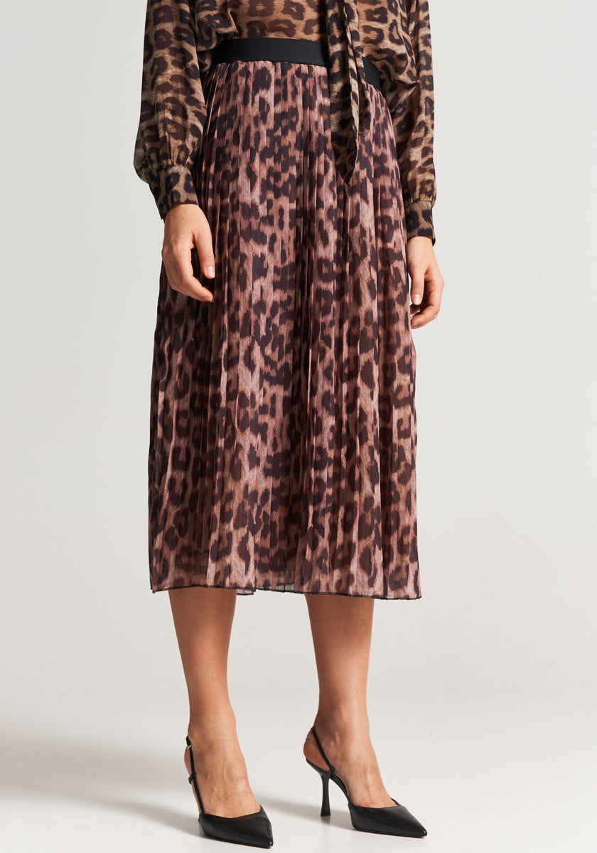 pleated skirt with leopard print