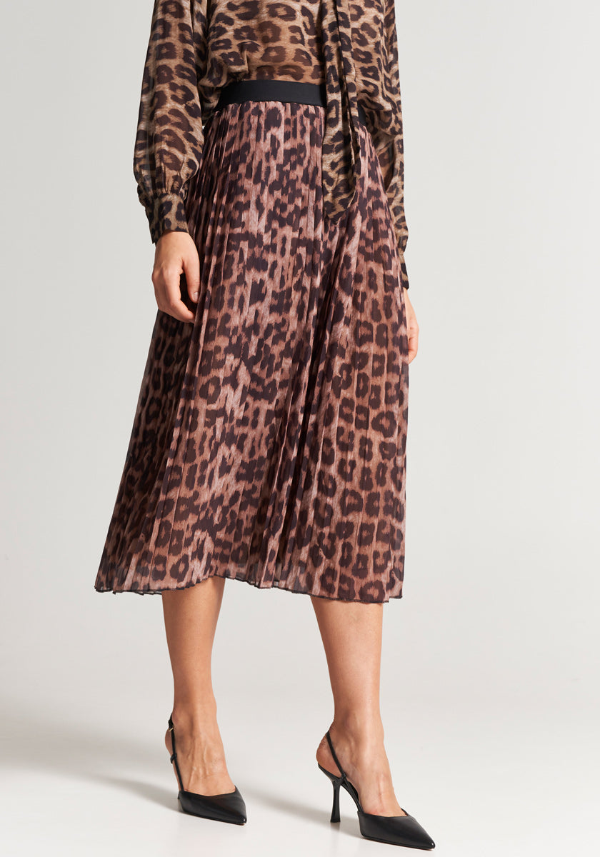 pleated skirt with leopard print