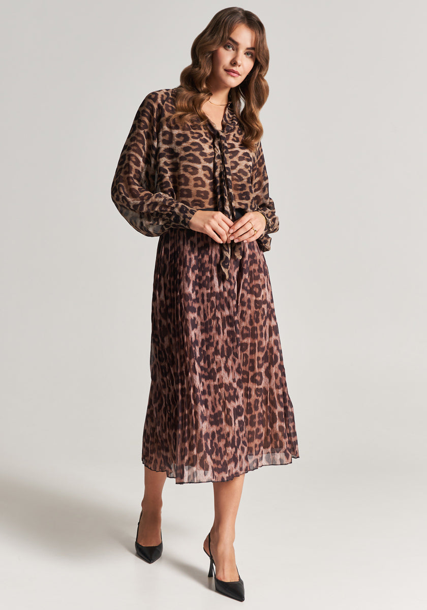pleated skirt with leopard print