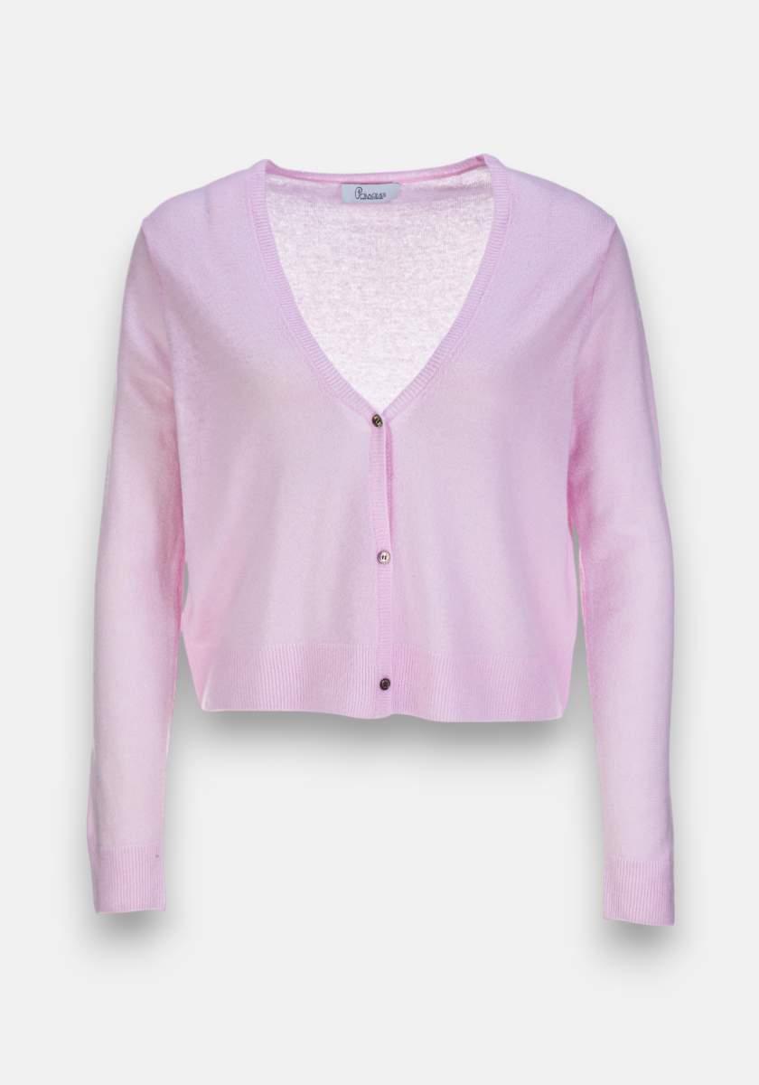 A cropped, long-sleeved Princess Goes Hollywood Kaschmir-Strickjacke in light pastel pink features a V-Ausschnitt, two front buttons, ribbed cuffs and hem, and a partially visible label against a plain white background.