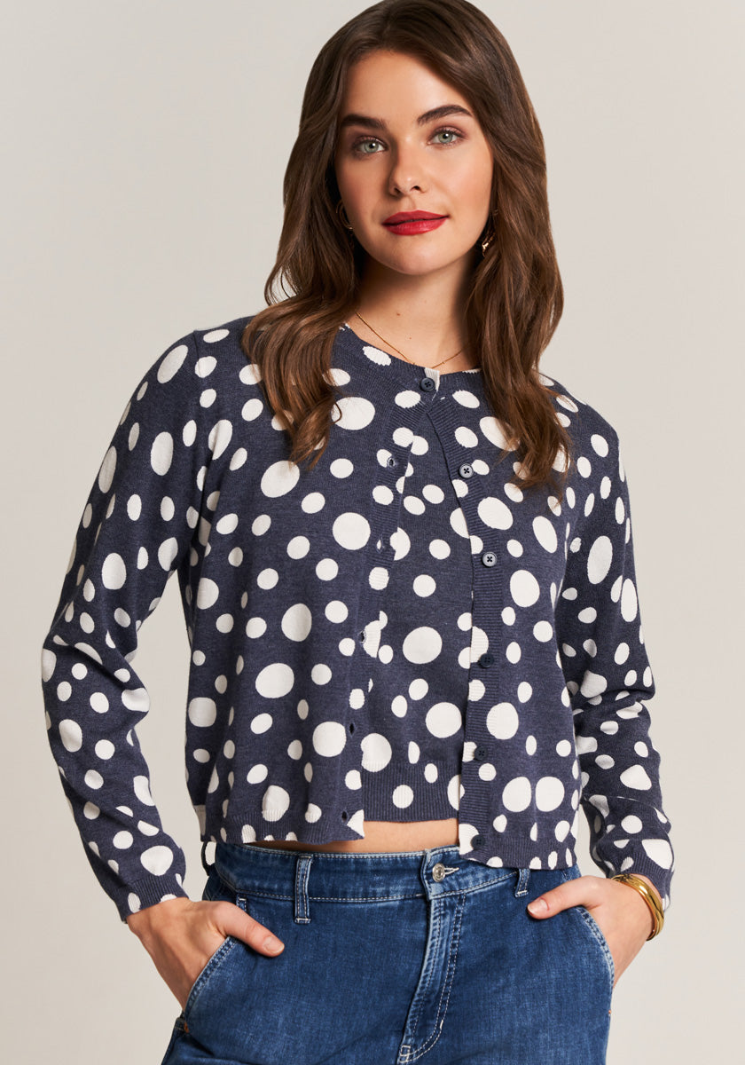 Pullover mit Punkten