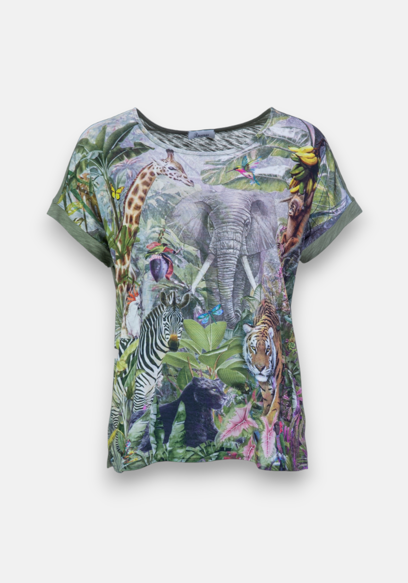 The Princess Goes Hollywood short-sleeved T-Shirt-Bluse aus Baumwolle showcases a vivid jungle print with elephants, giraffes, zebras, tigers, and birds among lush green foliage on a crisp white background.