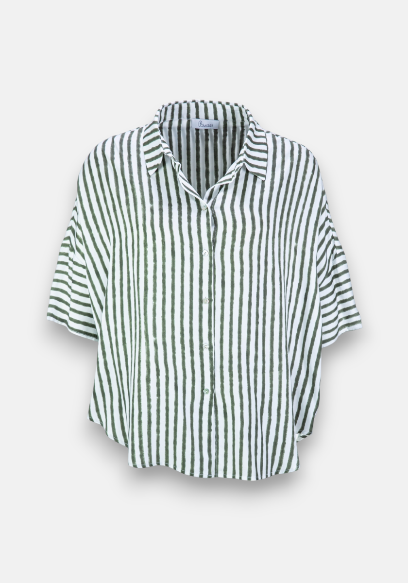 The Grün gestreifte Hemdbluse by Princess Goes Hollywood is a loose-fitting, short-sleeve blouse with a collared neckline, button-down front, and soft modal fabric featuring green stripes. It has a relaxed silhouette and slightly curved hem.