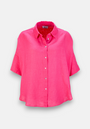 A bright pink Hemdbluse by Princess Goes Hollywood, crafted from soft Leinen with short sleeves, relaxed fit, button-down front, classic collar and white buttons. Shown on a light gray background for a casual look.