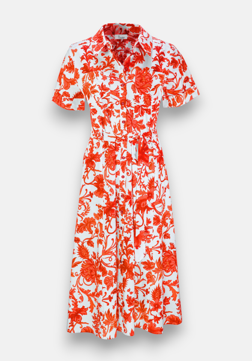 A white short-sleeve Maxikleid by Princess Goes Hollywood with Hemdkragen, red Blumenprint, button-down front, tie belt at the waist, and a gently flared skirt for a feminine touch. Shown against a light background.