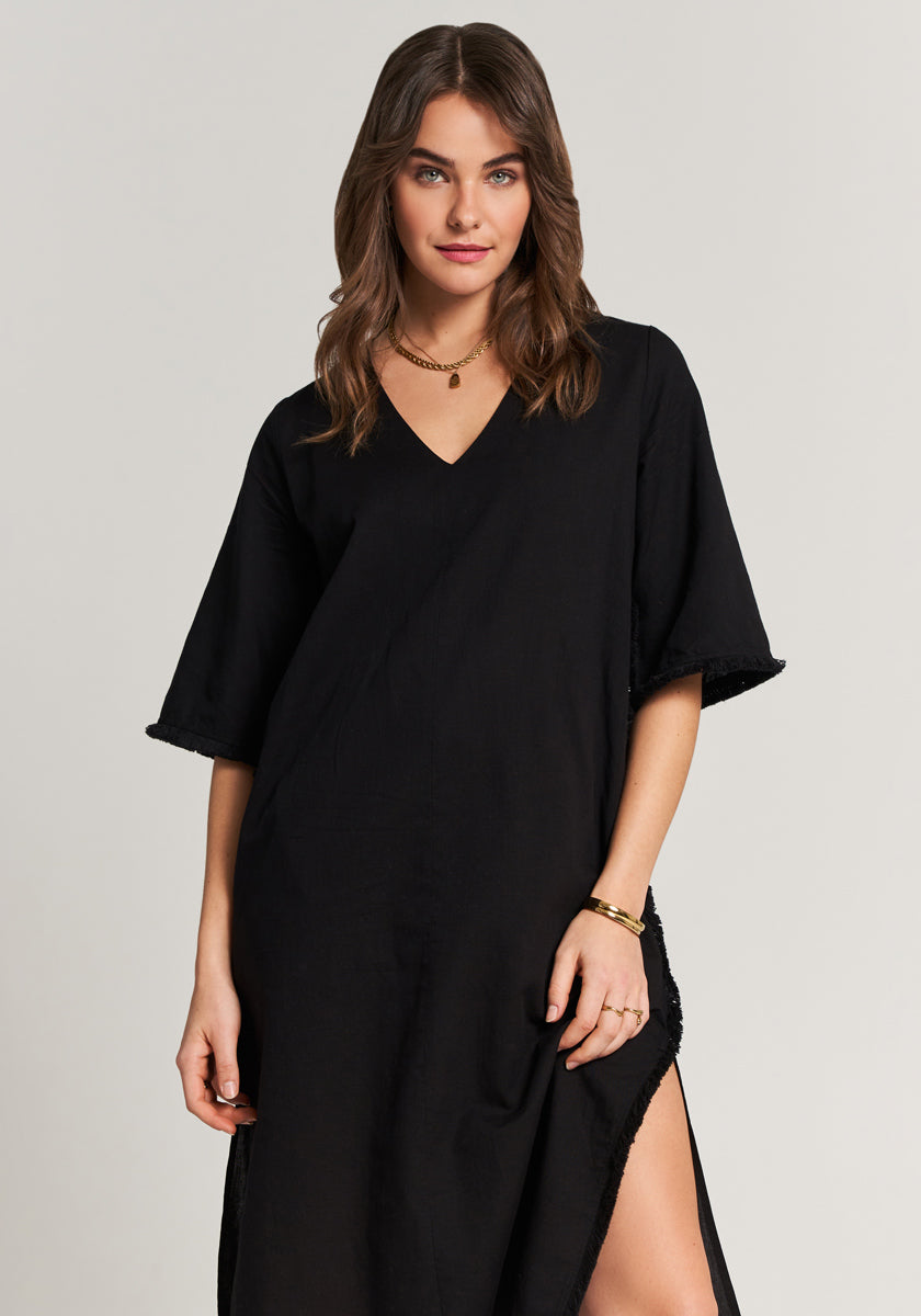 Schwarzes Leinenkleid mit Fransen