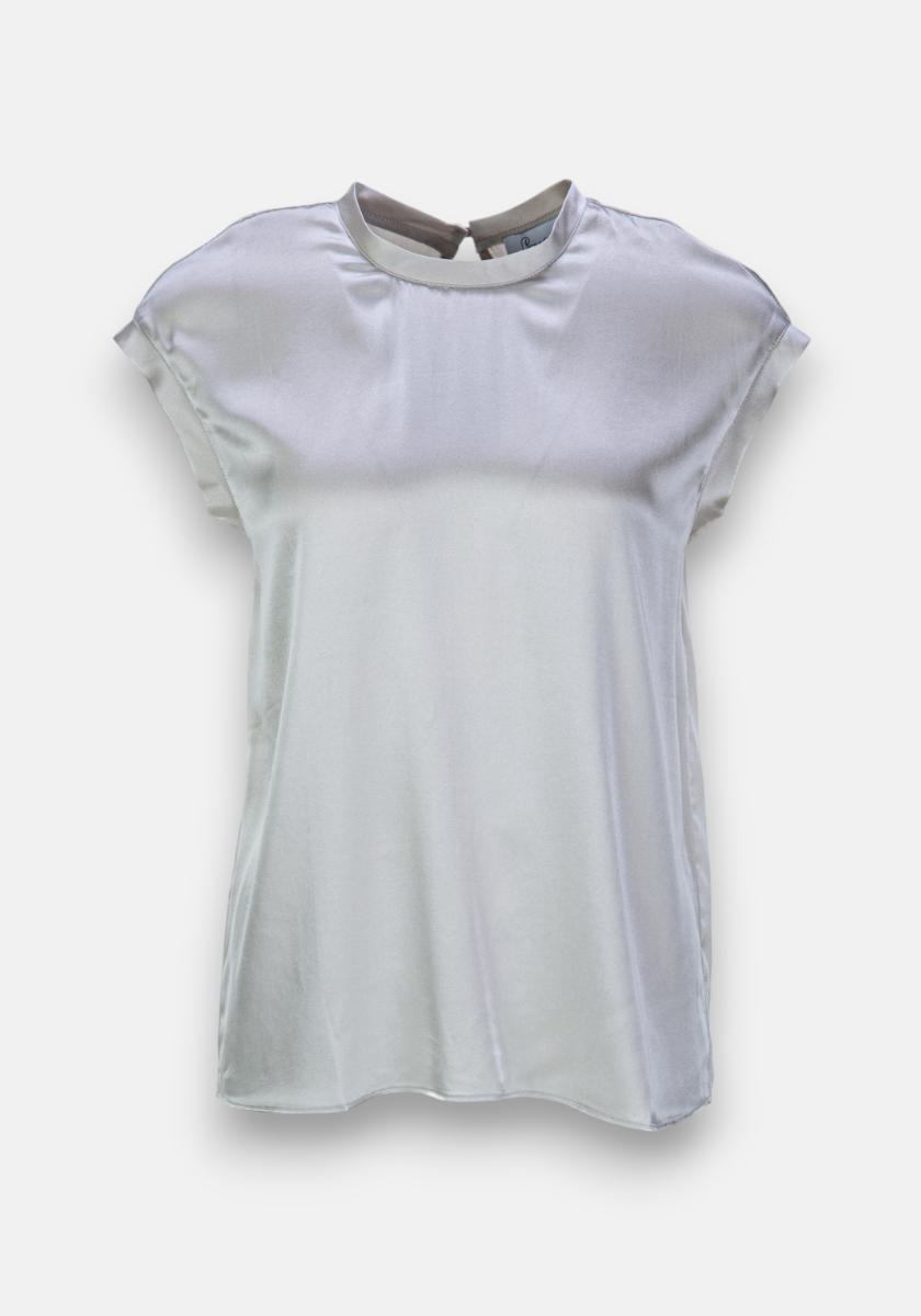 Princess Goes Hollywood Kurzarmbluse: White, short-sleeved satin blouse with a hint of stretch for comfort. Features a round neckline, slightly rolled sleeves, and a back keyhole with button closure.