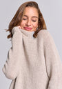 Beiger Pullover mit Strass-Kragen