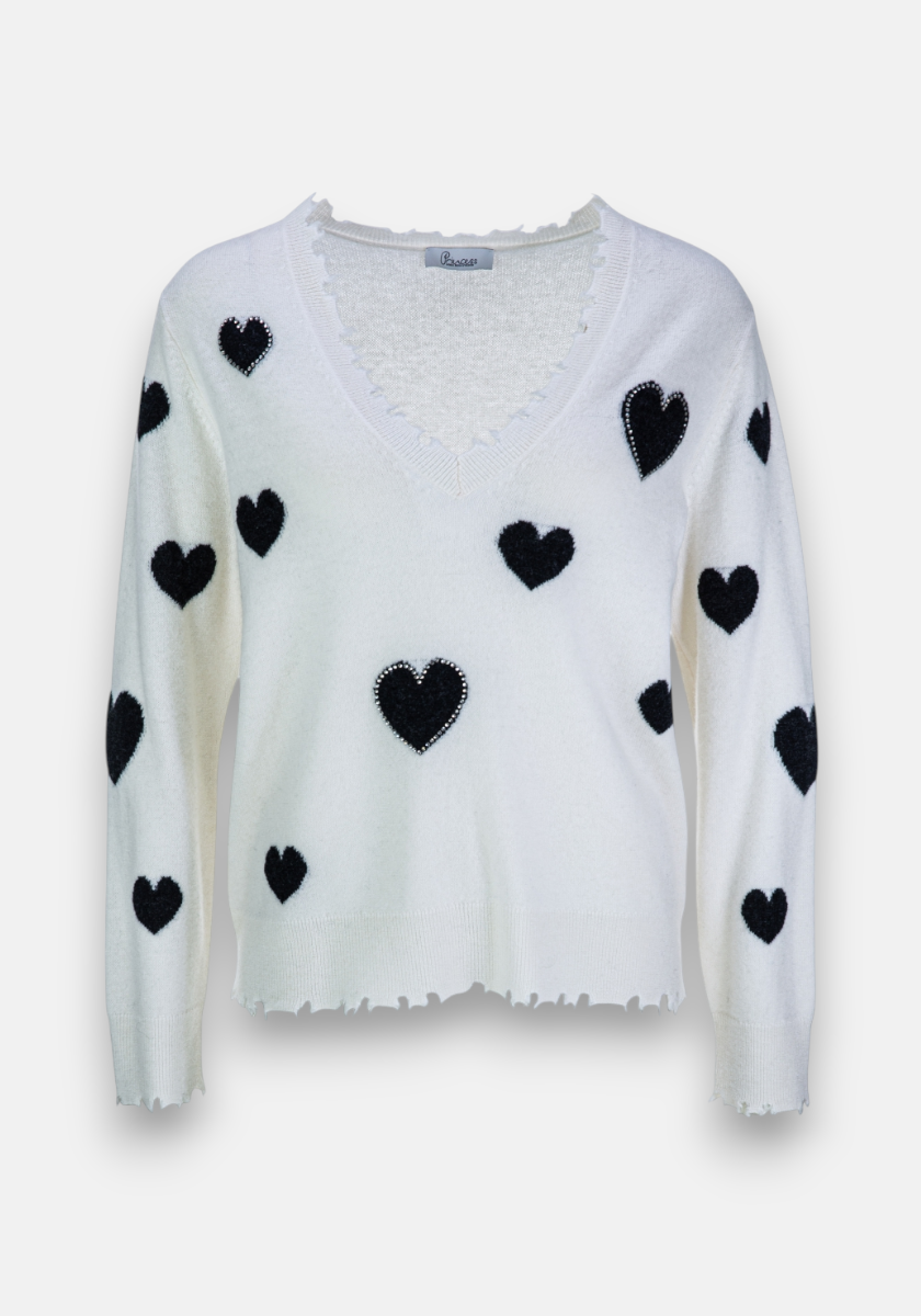 A white Feinstrickpullover by Princess Goes Hollywood with a V-neckline and ruffled edges, detailed with black Herz-Muster on the front, sleeves, and shoulders. The Wolle-Kaschmir-Mix fabric offers a soft, cozy feel for ultimate comfort.