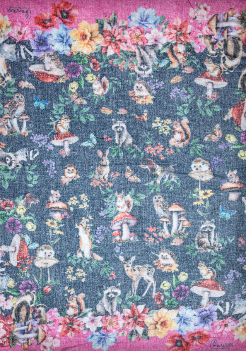 A whimsical Waldtier-Print decorates this Princess Goes Hollywood quadratischer Schal, with woodland animals, flowers, butterflies, a pink floral border, and denim-blue center—an enchanting accessory for any look.
