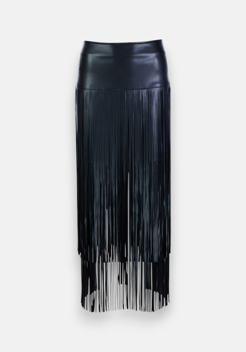A black high-waisted Kunstleder Minirock by Princess Goes Hollywood features long fringe from hips to hem, a sleek Reissverschluss, and shiny layered material. The light gray background highlights its stylish fringe effect.