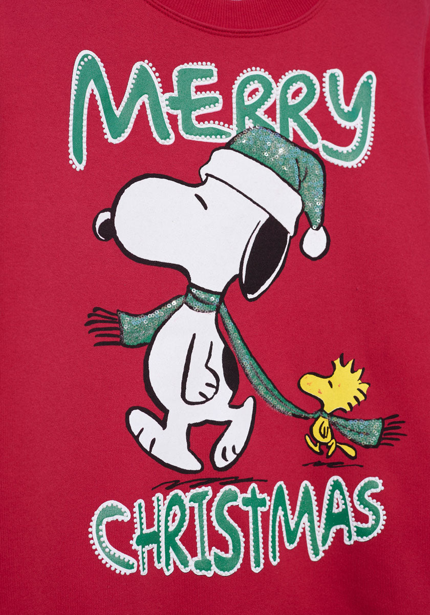 Der Princess Goes Hollywood-Pullover zeigt Snoopy mit grüner Glitzer-Santa-Mütze und -Schal, der fröhlich mit Woodstock spazieren geht. "MERRY" und "CHRISTMAS" stehen in festlichen Buchstaben auf rotem Hintergrund - ideal für einen fröhlichen Weihnachtslook.
