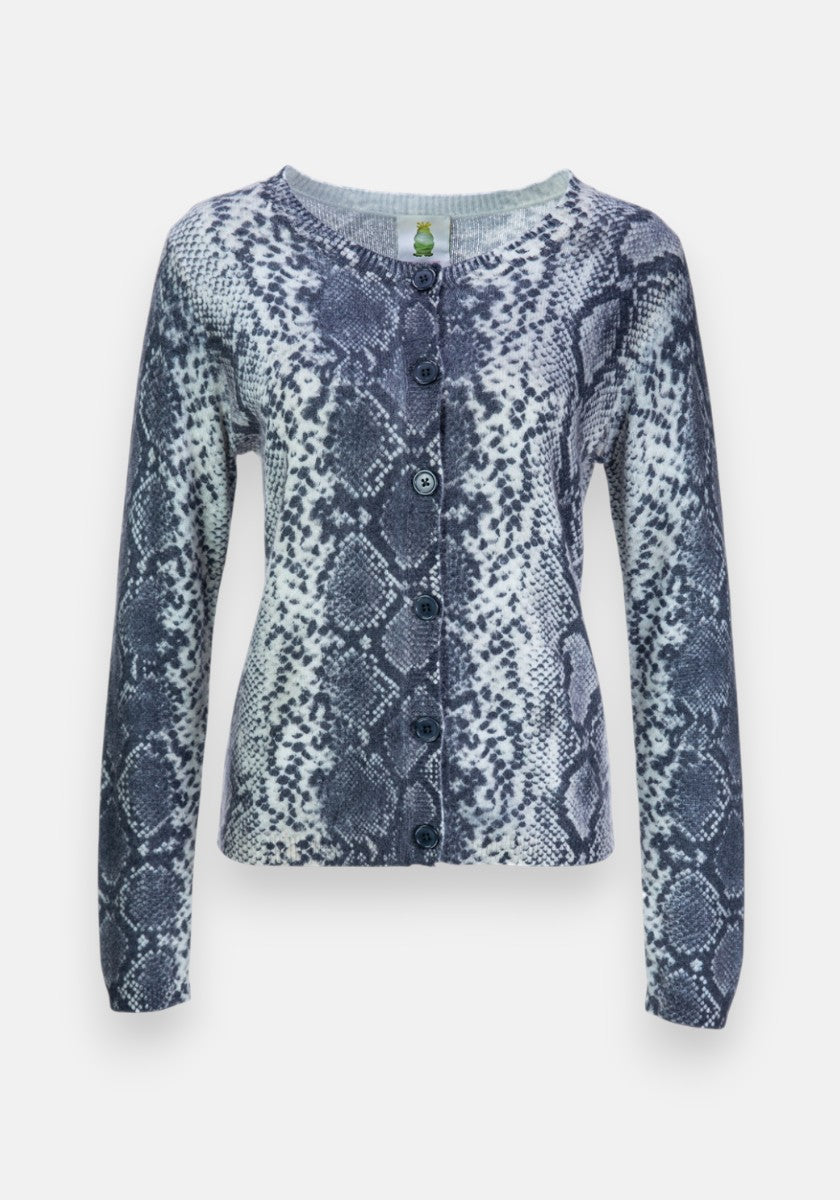 Langärmelige Princess Goes Hollywood Damen Strickjacke mit grauem und weißem Schlangenhautmuster, rundem Halsausschnitt, sieben dunklen Knöpfen und strukturiertem Strickstoff, abgebildet auf einem einfarbig weißen Hintergrund.