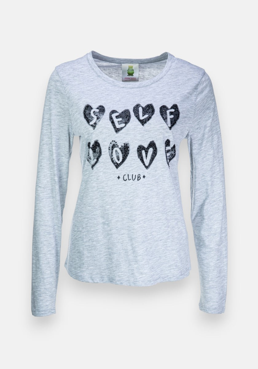 Ein hellgraues Princess Goes Hollywood Langarmshirt aus Baumwolle mit dem Schriftzug "SELF LOVE CLUB" auf der Vorderseite: jeder Buchstabe von "SELF LOVE" in einem schwarzen, handgezeichneten Herz, darunter "CLUB" in fetten Großbuchstaben.
