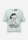 Dieses hellblaue Princess Goes Hollywood-T-Shirt zeigt eine schwarze Strichzeichnung von Snoopy mit Sonnenbrille und den fetten Text "SMILE is THE BEST MAKEUP". Es ist aus Baumwolle gefertigt, hat kurze Ärmel und eine lockere Passform für lässigen Stil.