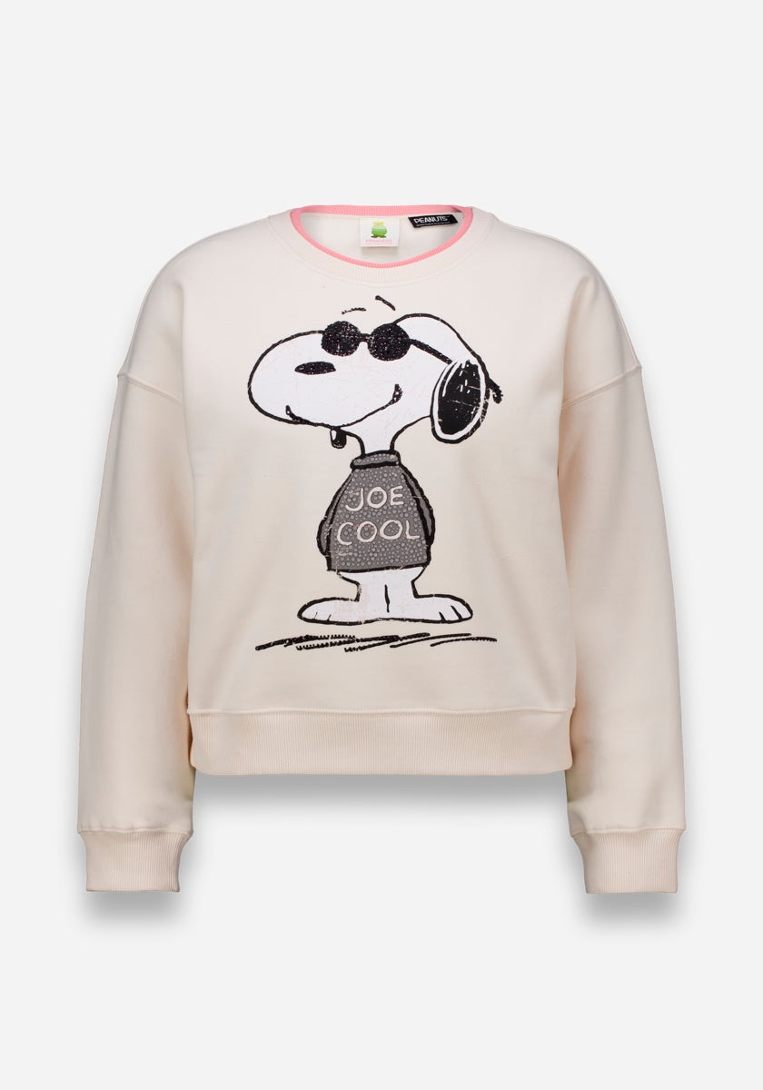 Das Princess Goes Hollywood Sweatshirt kommt in blassrosa mit einem großen Snoopy "Joe Cool" Aufdruck auf der Vorderseite. Es hat einen Rundhalsausschnitt, lange Ärmel, gerippte Bündchen und einen gerippten Saum, sowie dezente Strassverzierung als Akzente.
