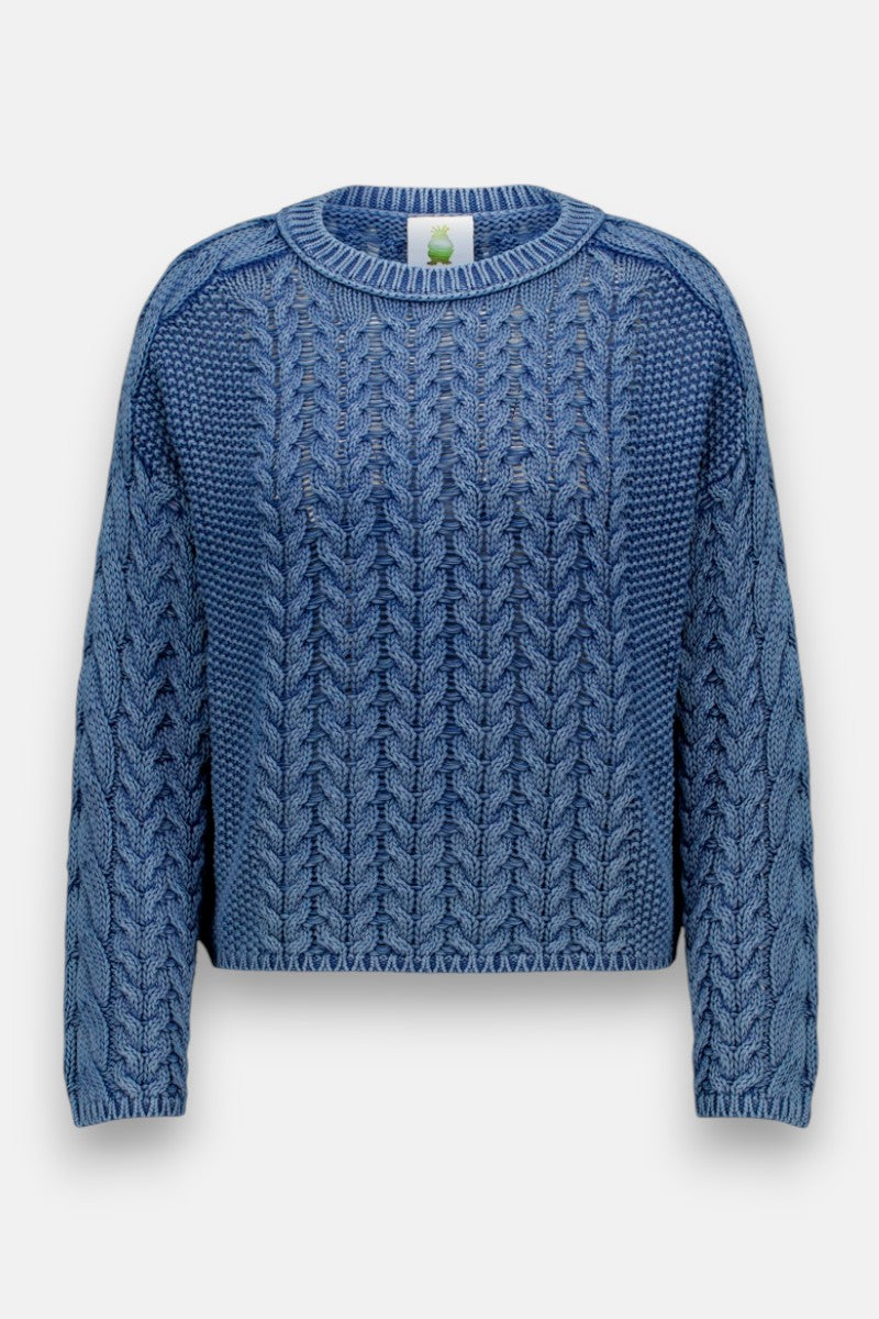 Blauer Pullover mit Rundhalsausschnitt von Princess Goes Hollywood aus Baumwolle mit langen Ärmeln, detailliertem Zopfstrickmuster und gerippten Bündchen, Saum und Halsausschnitt. Die dicke Struktur sorgt für einen kuscheligen, warmen Look.