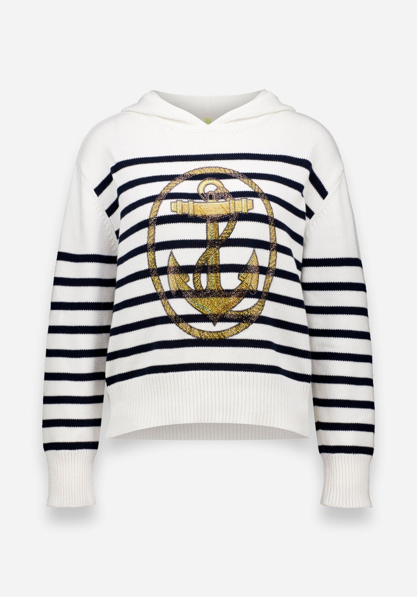Ein weißer gestrickter Hoodie von Princess Goes Hollywood aus 100% Baumwolle mit schwarzen Streifen, goldenem Anker-Print vorne und gerippten Bündchen. Der leicht verkürzte, relaxte Schnitt sorgt für maritimen Flair.