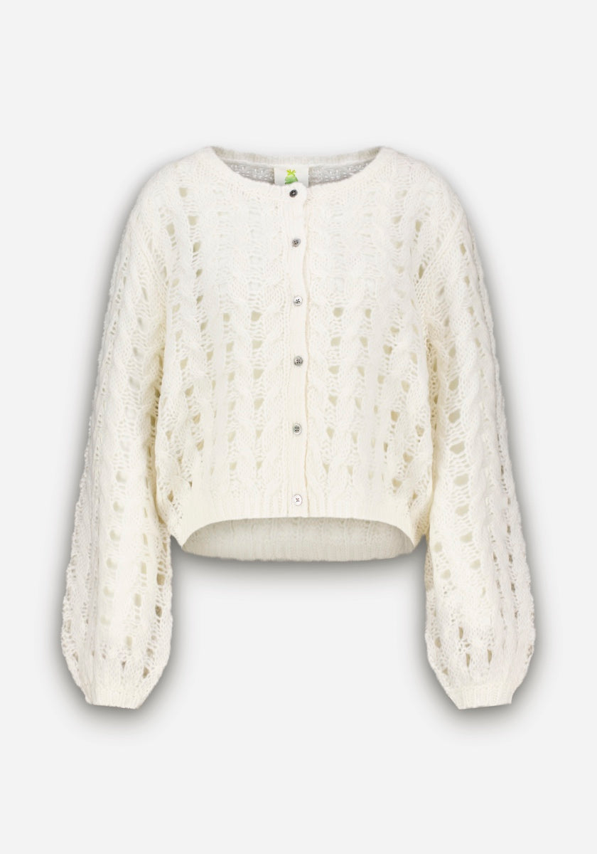 Diese cremefarbene Strickjacke von Princess Goes Hollywood hat ein durchbrochenes Lochstrick-Design, einen Knopfverschluss vorne, einen Rundhalsausschnitt sowie gerippte Bündchen und Saum. Sie ist aus einem Merino-Alpaka-Mix gefertigt, fühlt sich weich und luftig an und hat eine leicht taillierte Passform.