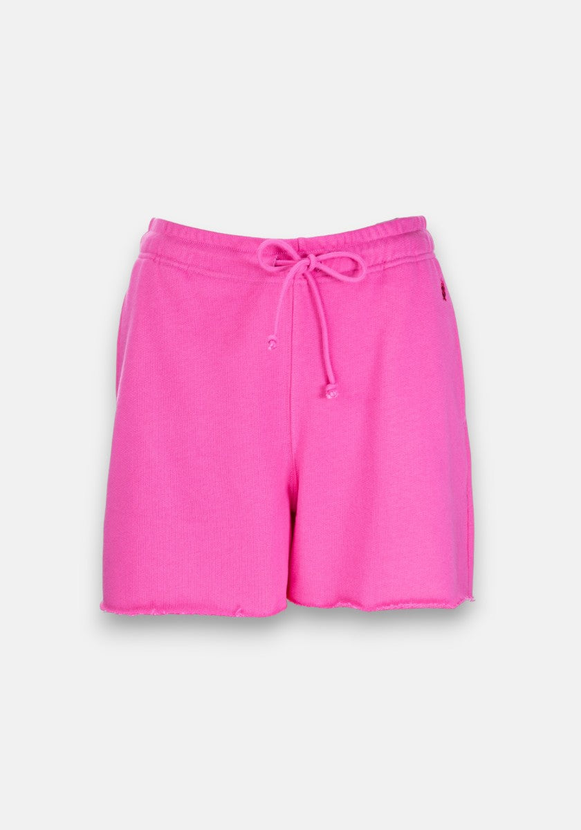 Die pinken Sweatshorts von Princess Goes Hollywood bestehen aus 100% Baumwolle, haben einen elastischen Bund mit Kordelzug, zwei Seitentaschen und einen roh geschnittenen Saum. Sie sind vor weißem Hintergrund abgebildet.